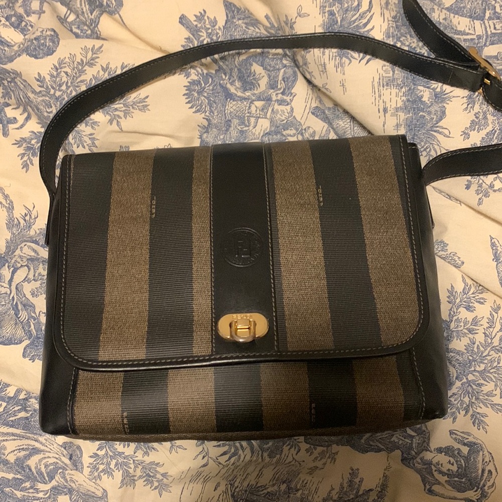 💯 Authentic Vintage fendi crossbody